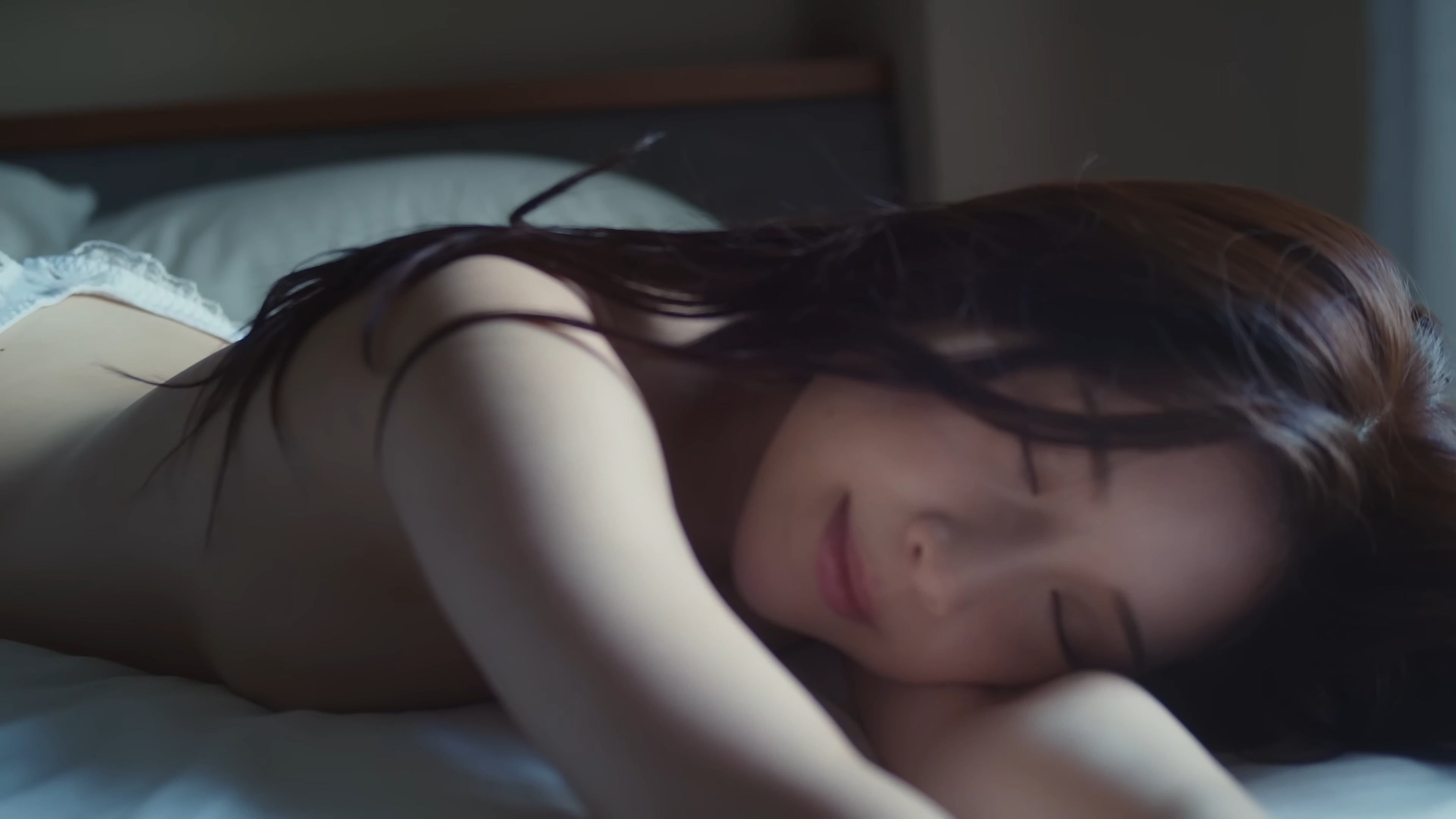 雞排妹《純熟》寫真集宣傳片截圖。