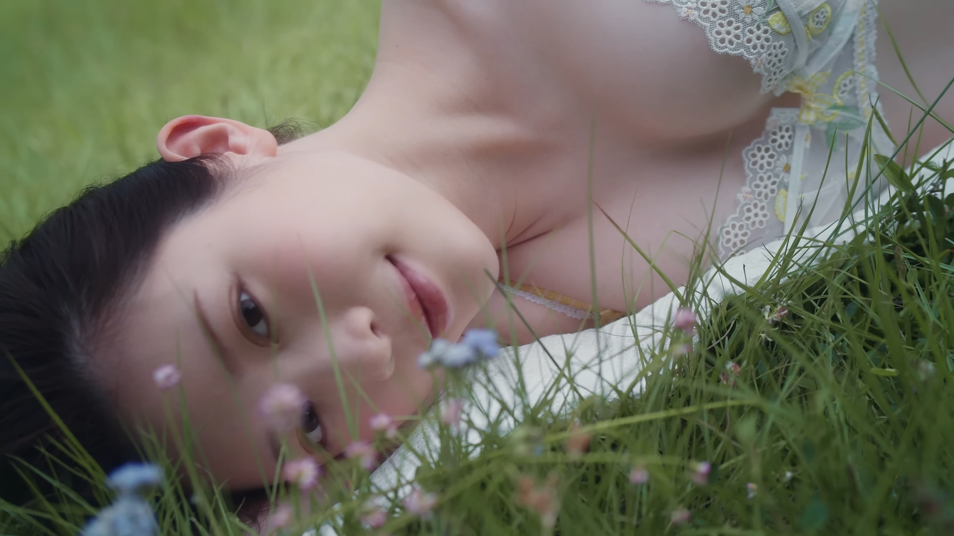 雞排妹《純熟》寫真集宣傳片截圖。