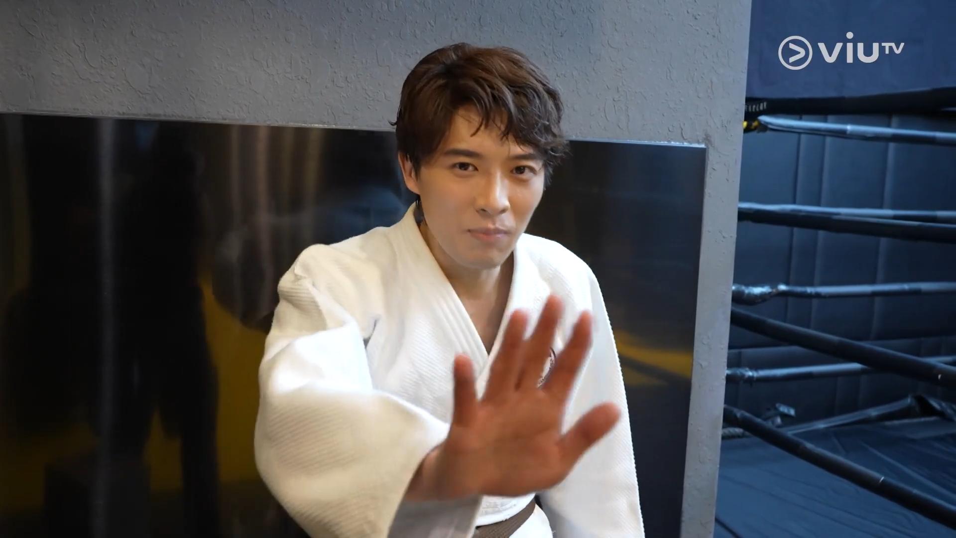 Frankie揚言在《野人老師》的感情戲是MIRROR成員未拍過的。