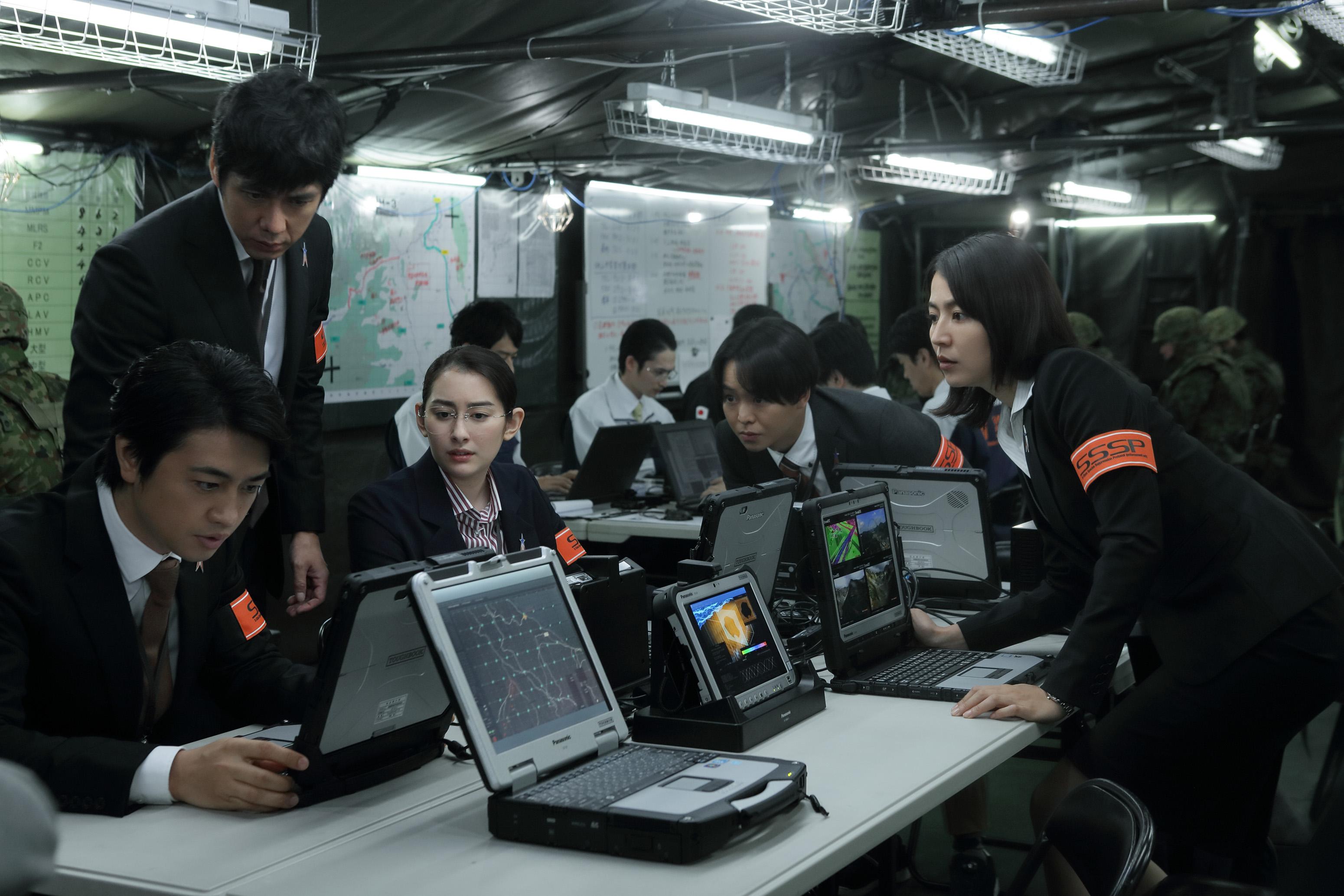 《新‧超人》由庵野負責企劃及劇本,樋口真嗣則擔任導演。