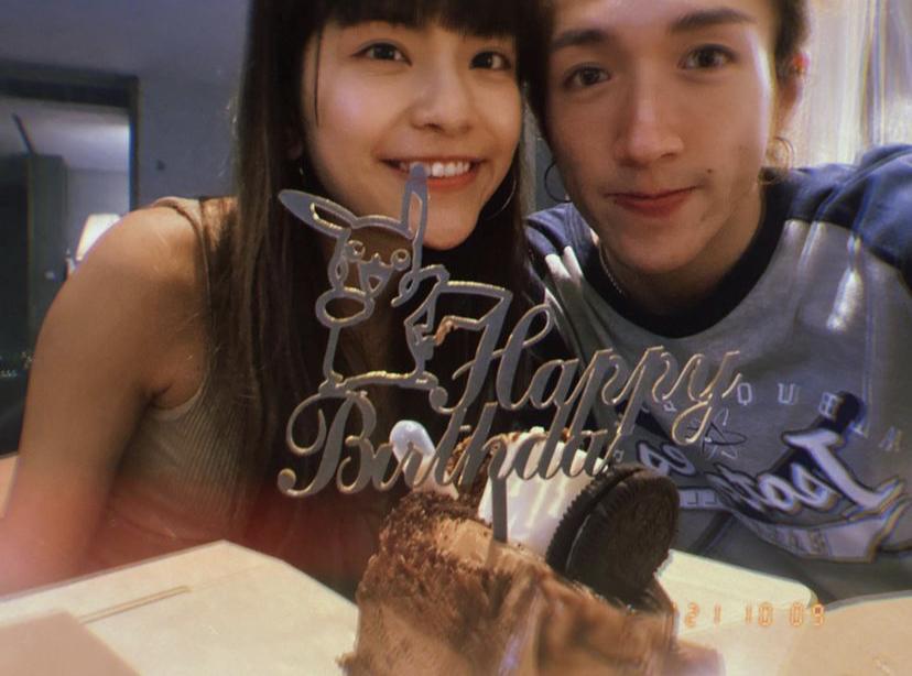 去年阿Mo生日,與女友So Ching一起齊祝。