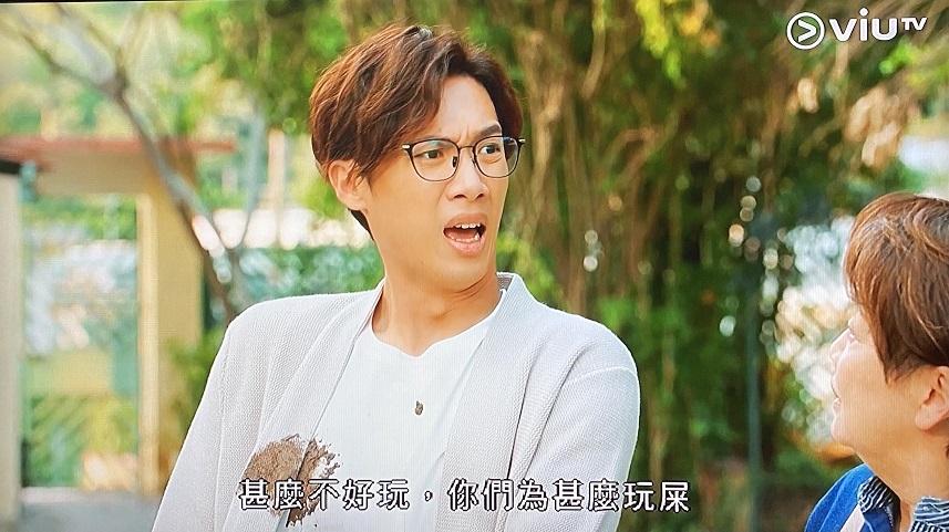 Stanley被學生的「屎彈」擊中。(《野人老師》劇照)