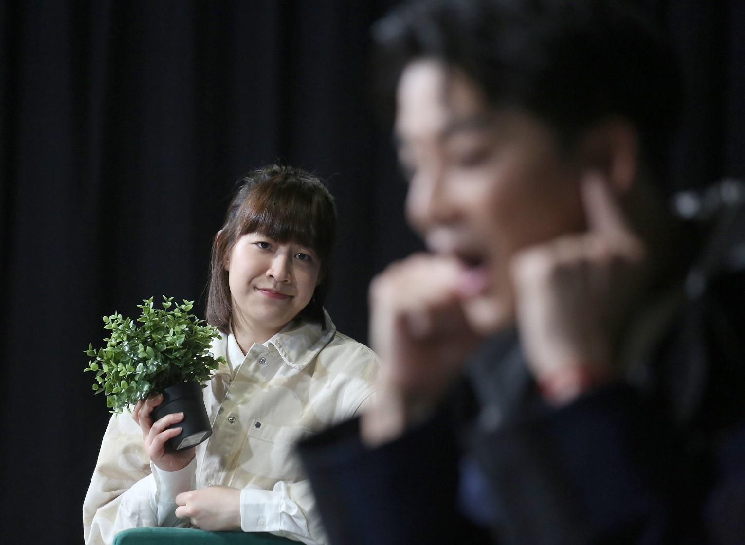 余德丞建議阿正將音量收細。(董立華攝)