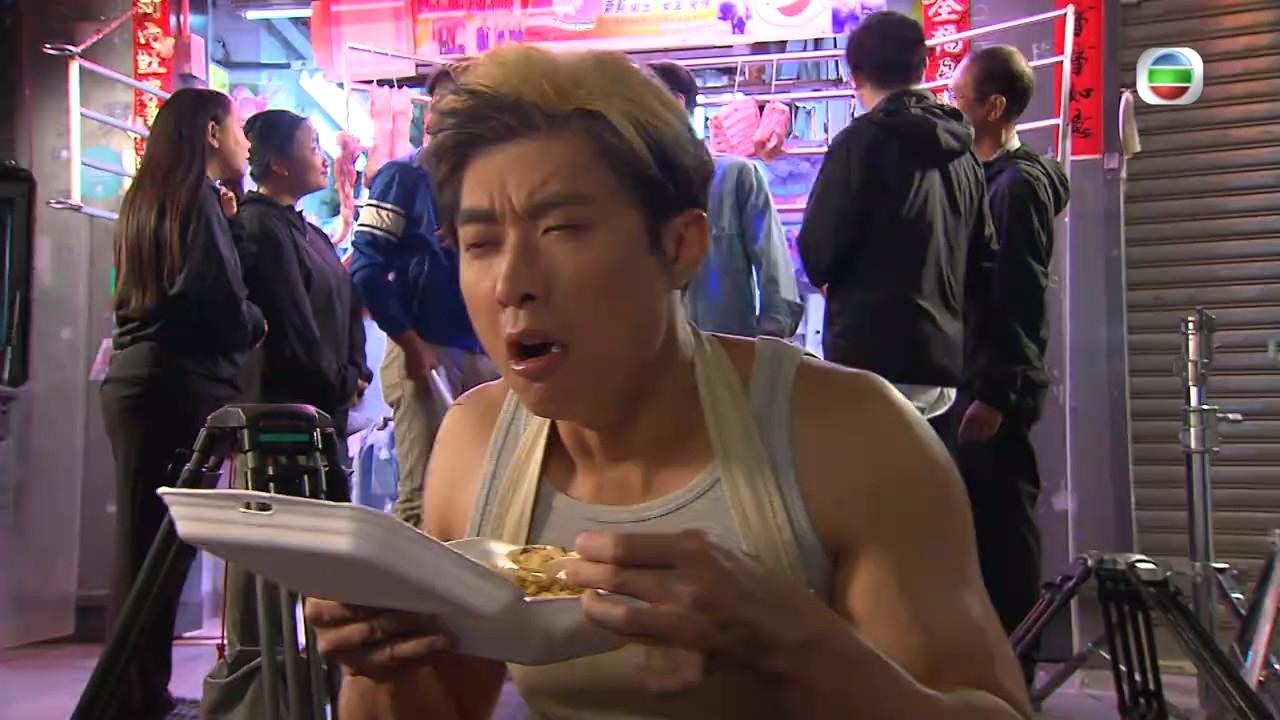 Terry因為要連趕兩組戲,連飯都沒時間吃。