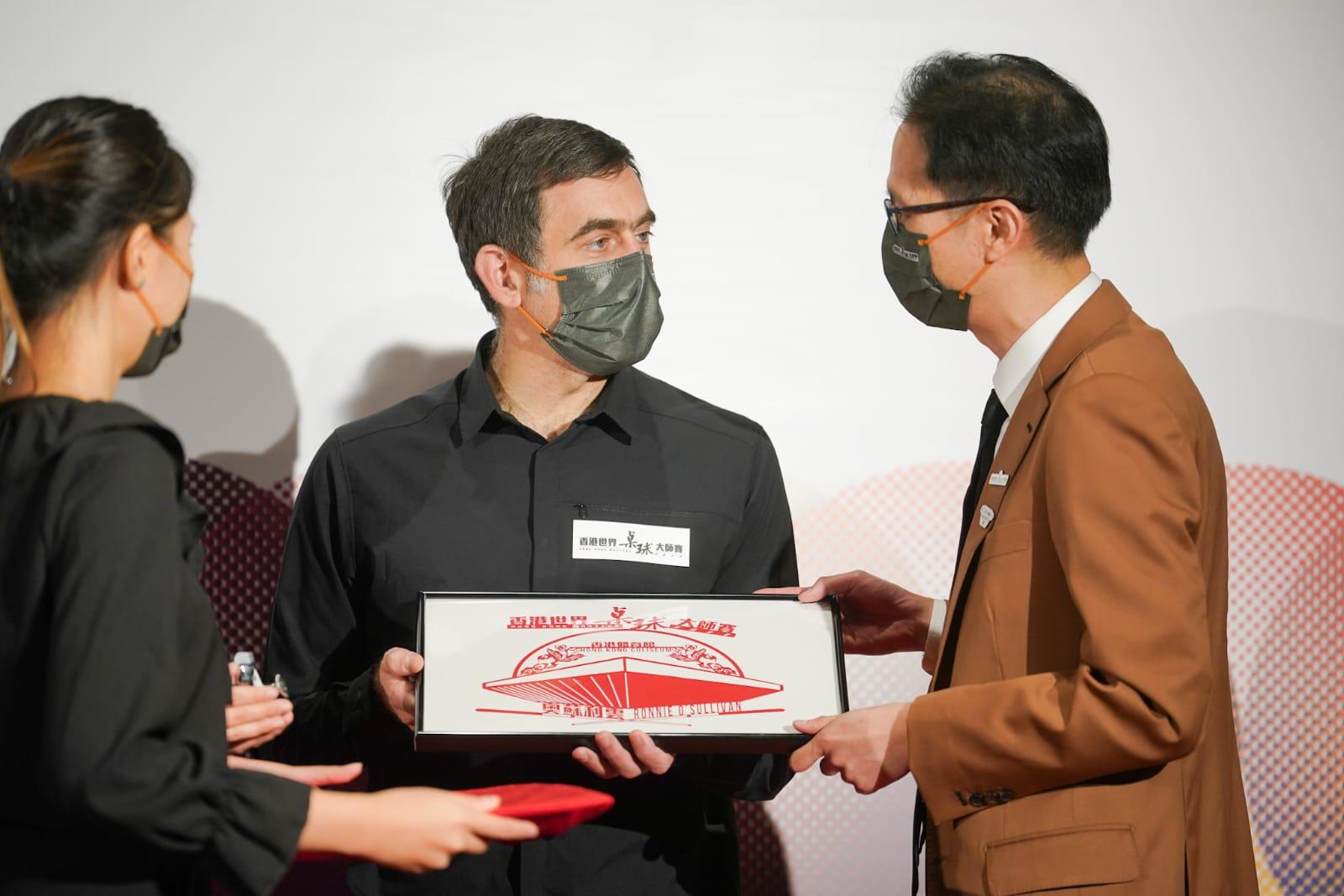 七屆世界冠軍「火箭」奧蘇利雲(Ronnie O’Sullivan)參與世界桌球大師賽。(李睿哲攝)