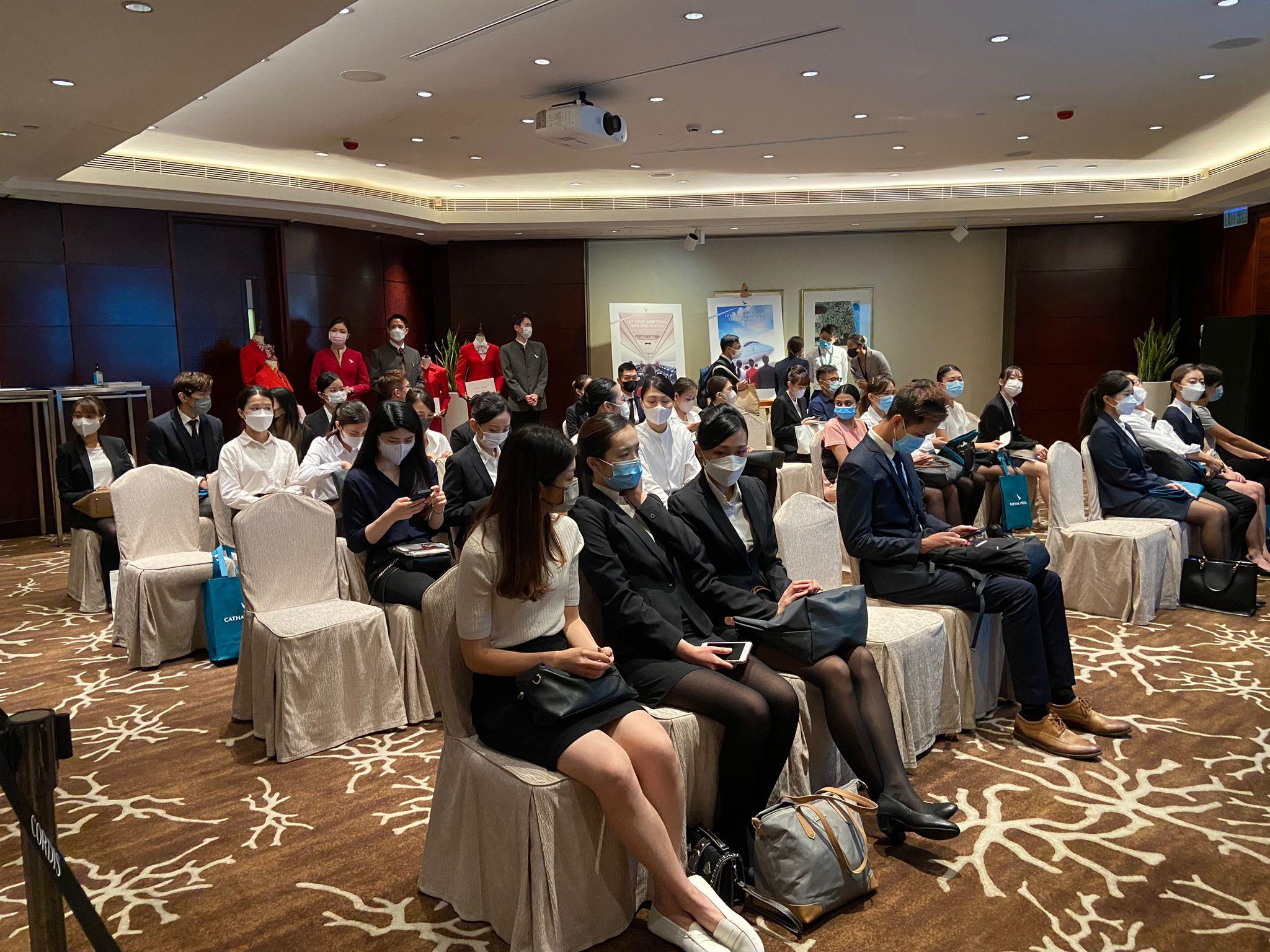 國泰疫後首辦招聘會,目標聘2,000名空姐空少。(曾港深攝)
