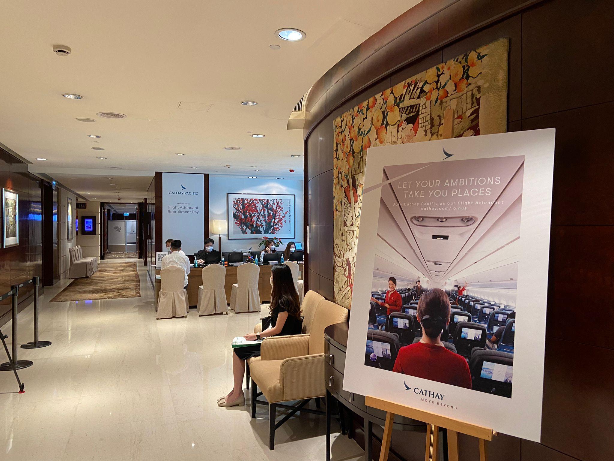國泰疫後首辦招聘會,目標聘2,000名空姐空少。(曾港深攝)