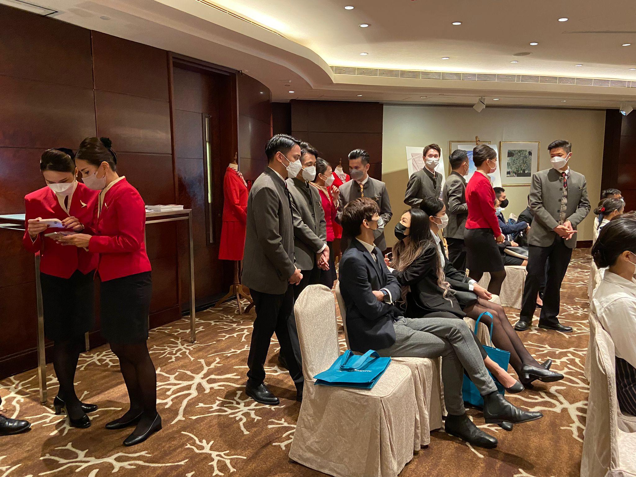 國泰疫後首辦招聘會,目標聘2,000名空姐空少。(曾港深攝)