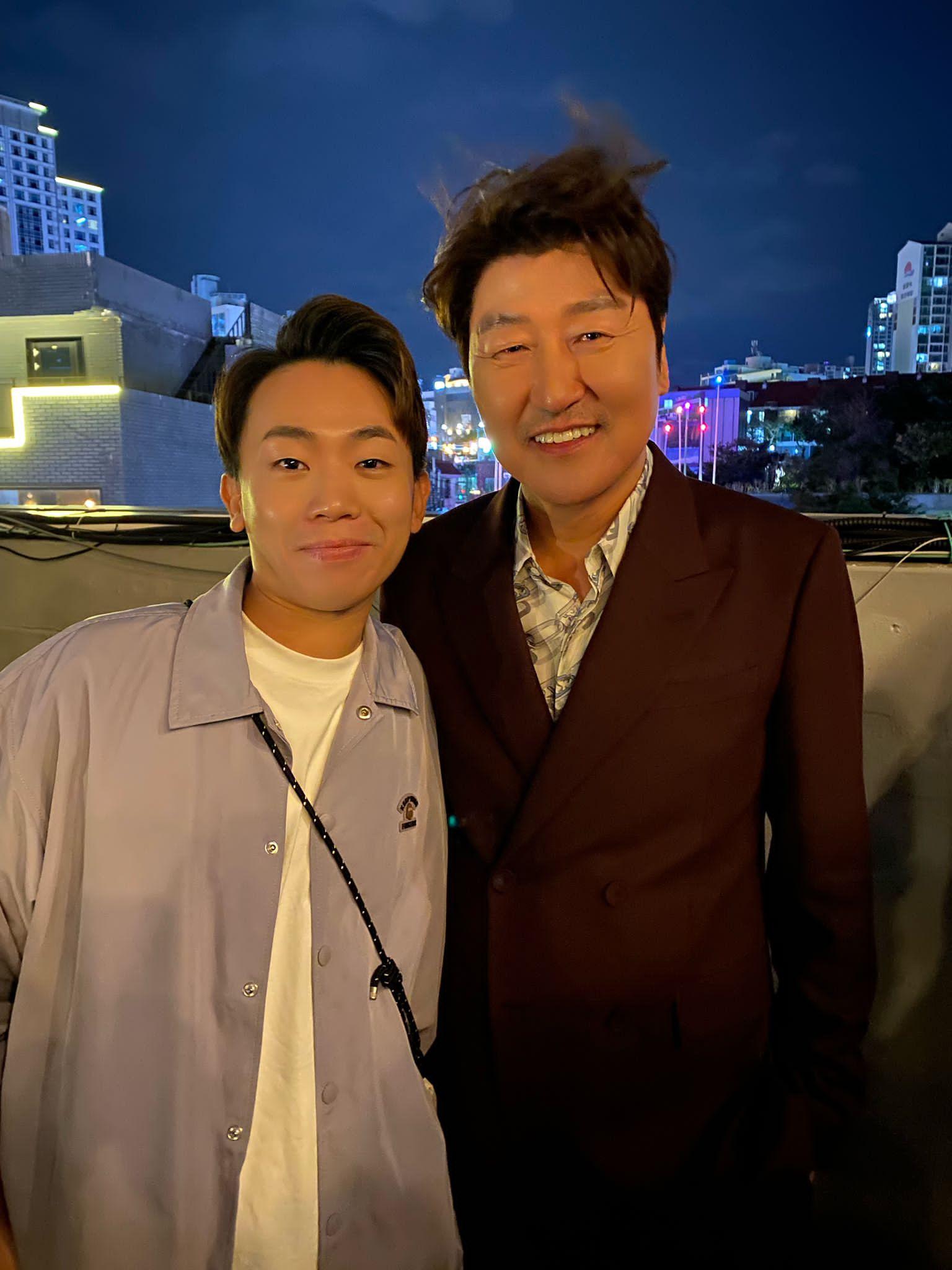 岑珈其早前出席釜山國際電影節與偶像宋康昊合照。