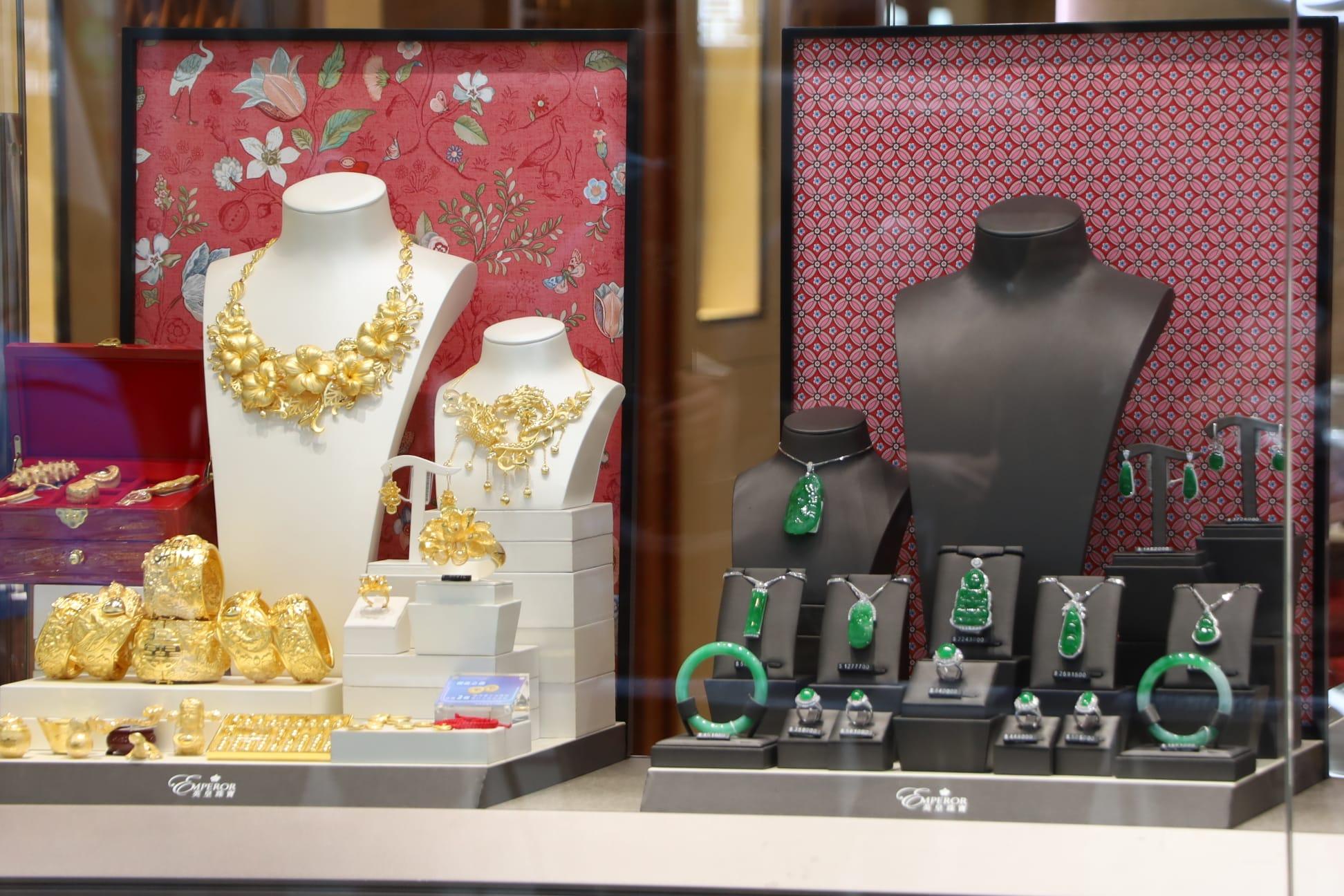 尖沙咀廣東道4至8號英皇鐘錶珠寶被劫。(鍾式明攝)