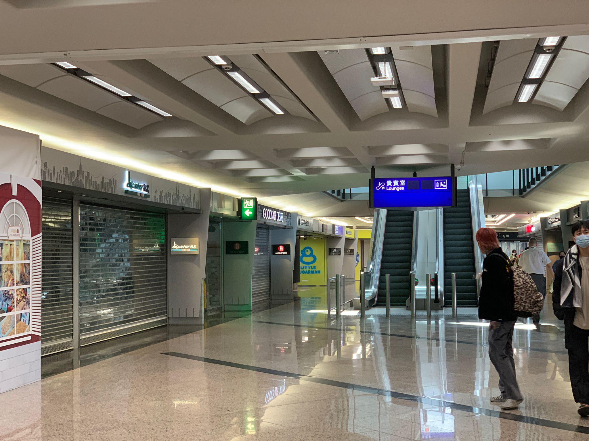 日本開關|記者直擊本港機場禁區登機實況 櫃枱辦理Check-in需出示MySOS程式