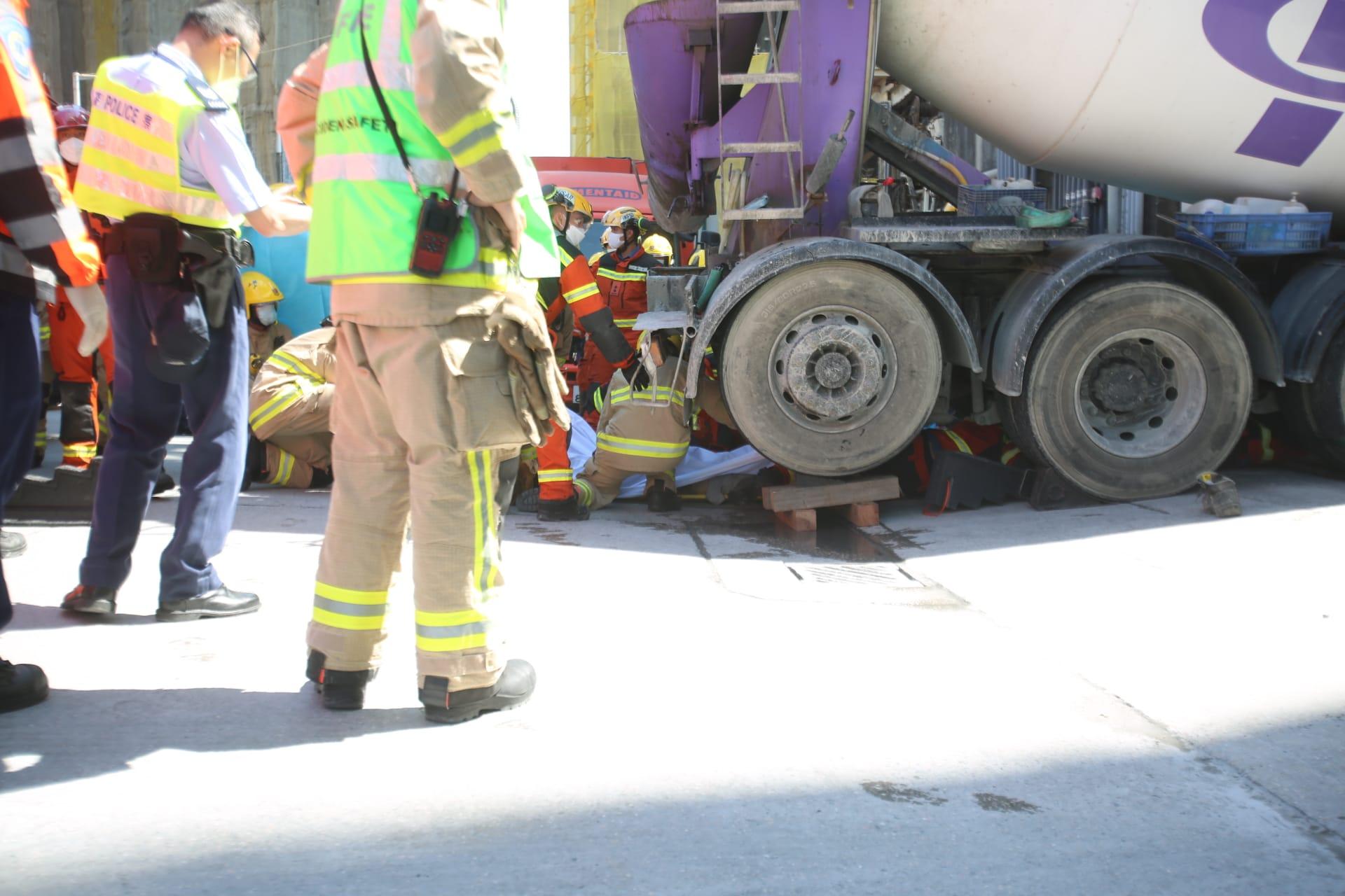男電工油塘遭田螺車捲入車底 重創被困1小時不治