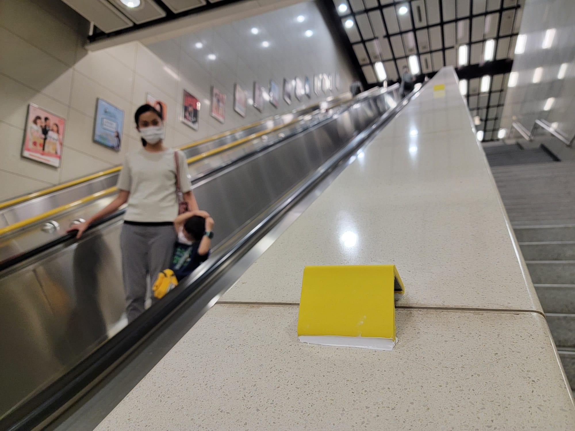 網上熱話|Parkour男南昌站「瀡」10米天梯 港鐵加裝防滑三角牌 (更新)