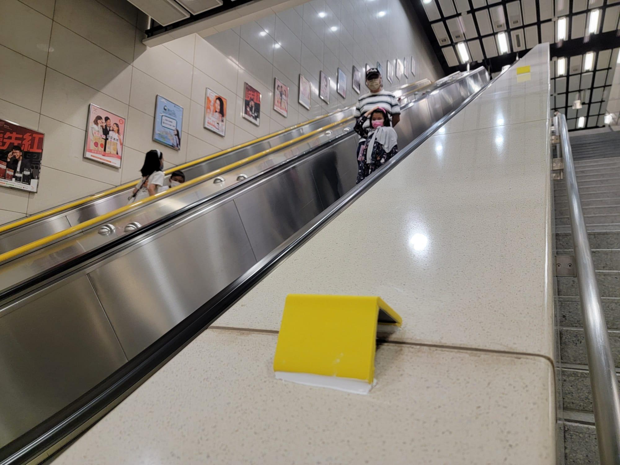 網上熱話|Parkour男南昌站「瀡」10米天梯 港鐵加裝防滑三角牌 (更新)