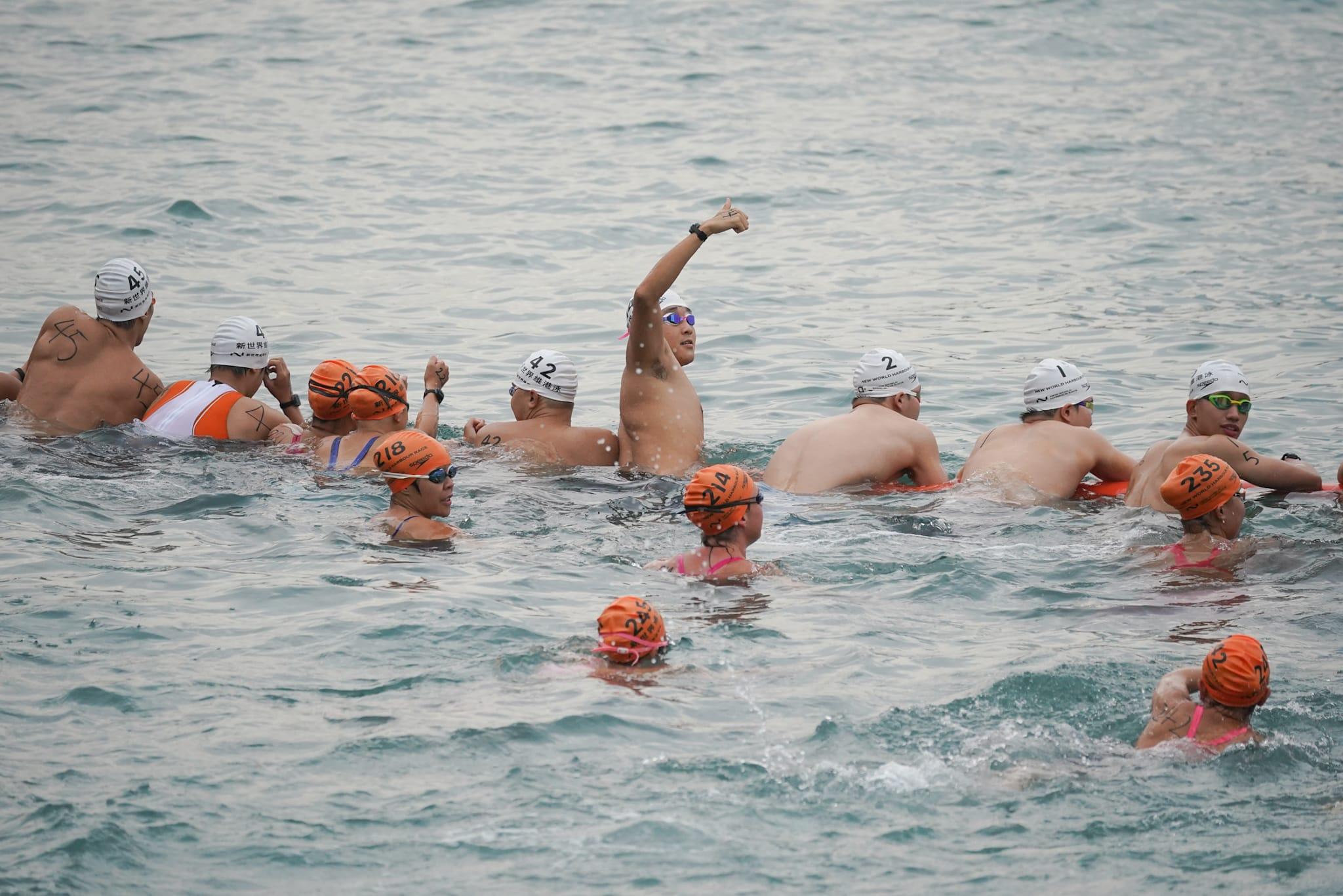 維港泳2022|如期舉行泳手感天氣合適 臨時交通安排料維持至下午約1時