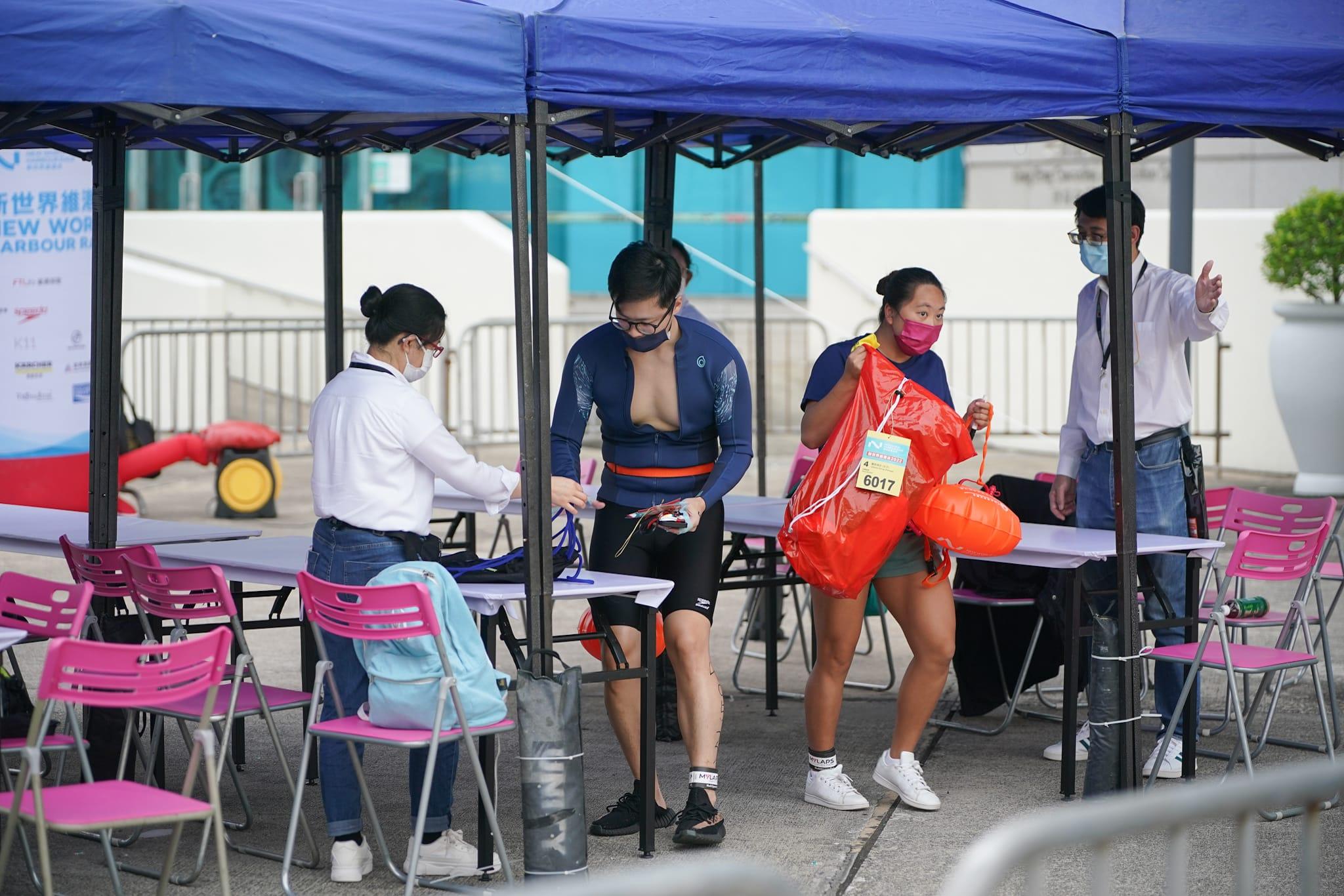 維港泳2022|如期舉行泳手感天氣合適 臨時交通安排料維持至下午約1時