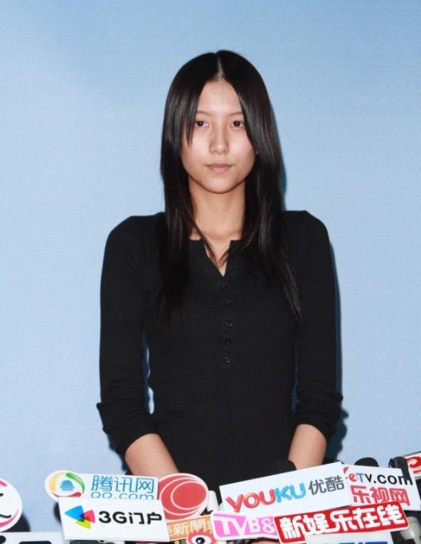 陳嘉桓回港開記招交代事件。