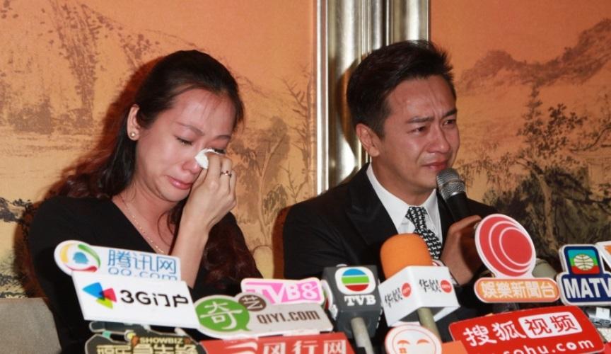 陳浩民與太太在記招中聲淚俱下道歉。