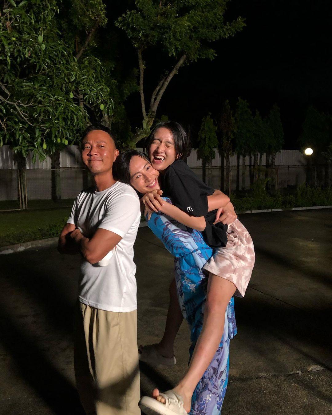 梁洛施在《爆裂點》中擔綱女一,原來許恩怡也有份參與拍攝。