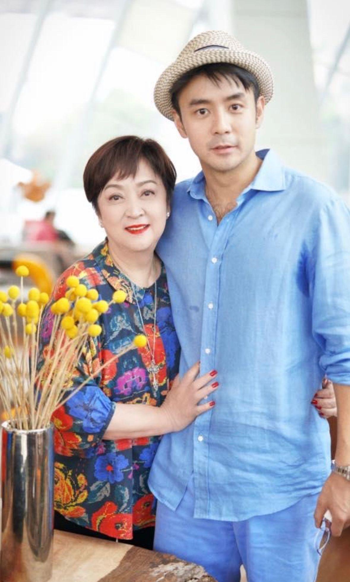 甄珍與兒子傳出早前從香港前往北京後,與親友失聯逾一個月。