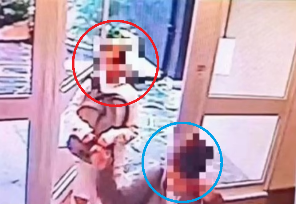 閉路電視拍到24歲疑犯Dahbia B.(藍圈)步入女童寓所大樓時,女童Dola(紅圈)尾隨步入。(互聯網)