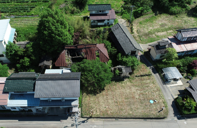 大宅連同貨倉、農地及竹林出售。(互聯網)