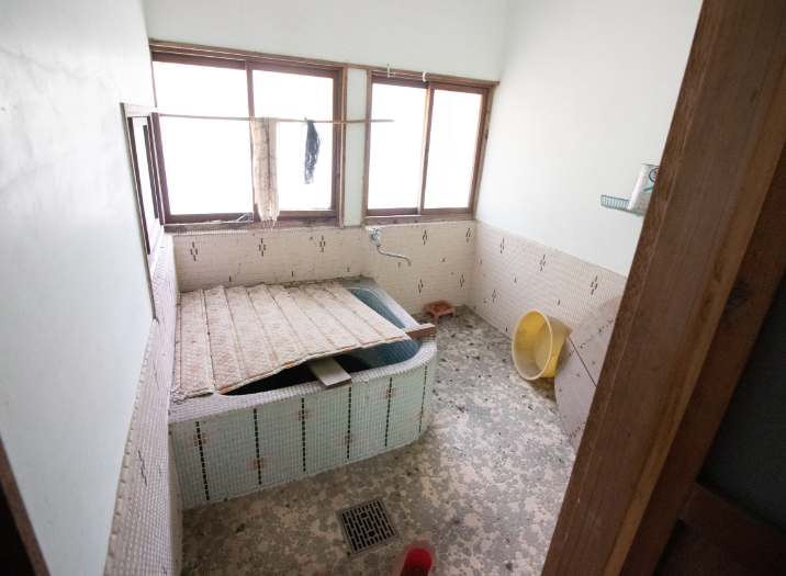 大宅的浴室。(互聯網)