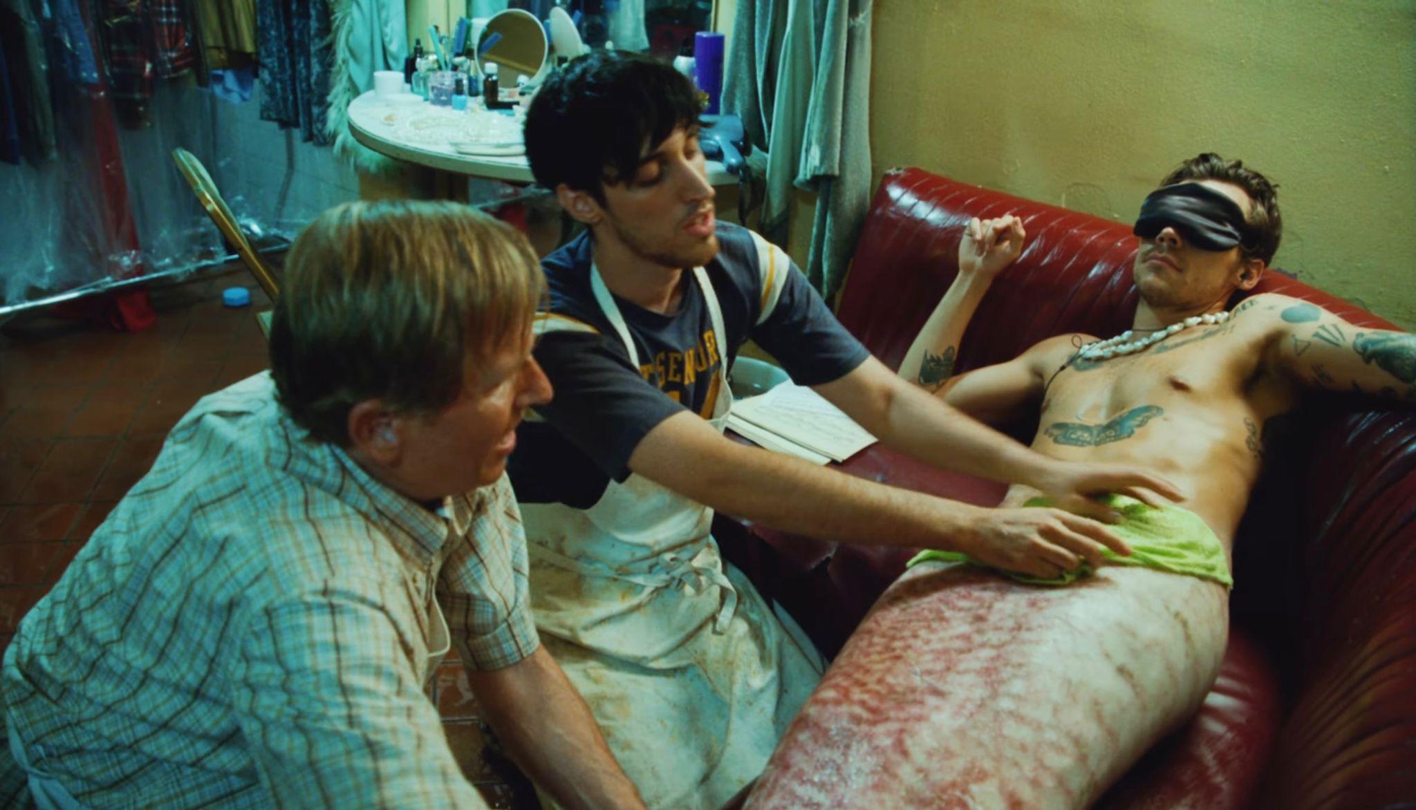 《Music For a Sushi Restaurant》的MV近日上架。