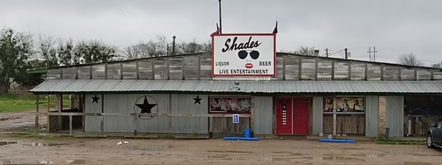 據報Dean在女兒死亡前一晚,留下3名孩子在家,自己到圖中夜店消遣。(互聯網)