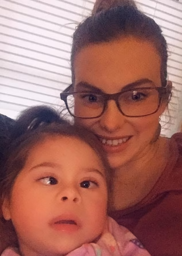 Dean及7歲女兒。(互聯網)