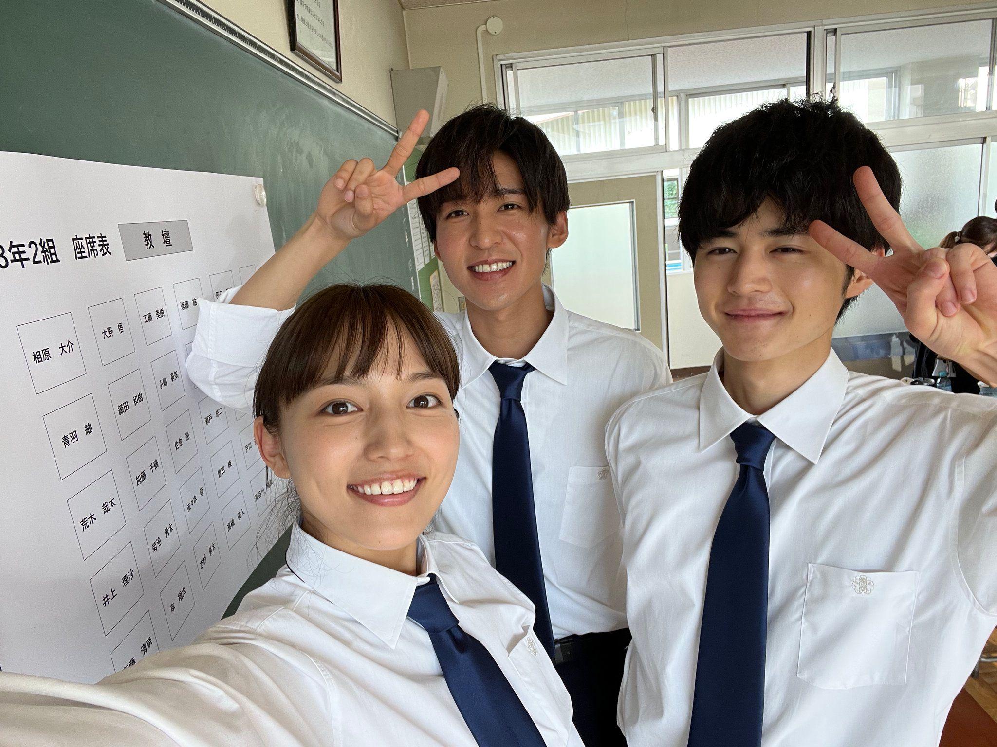 川口春奈在《silent》中與目黑蓮、鈴鹿史士發展出三角關係。