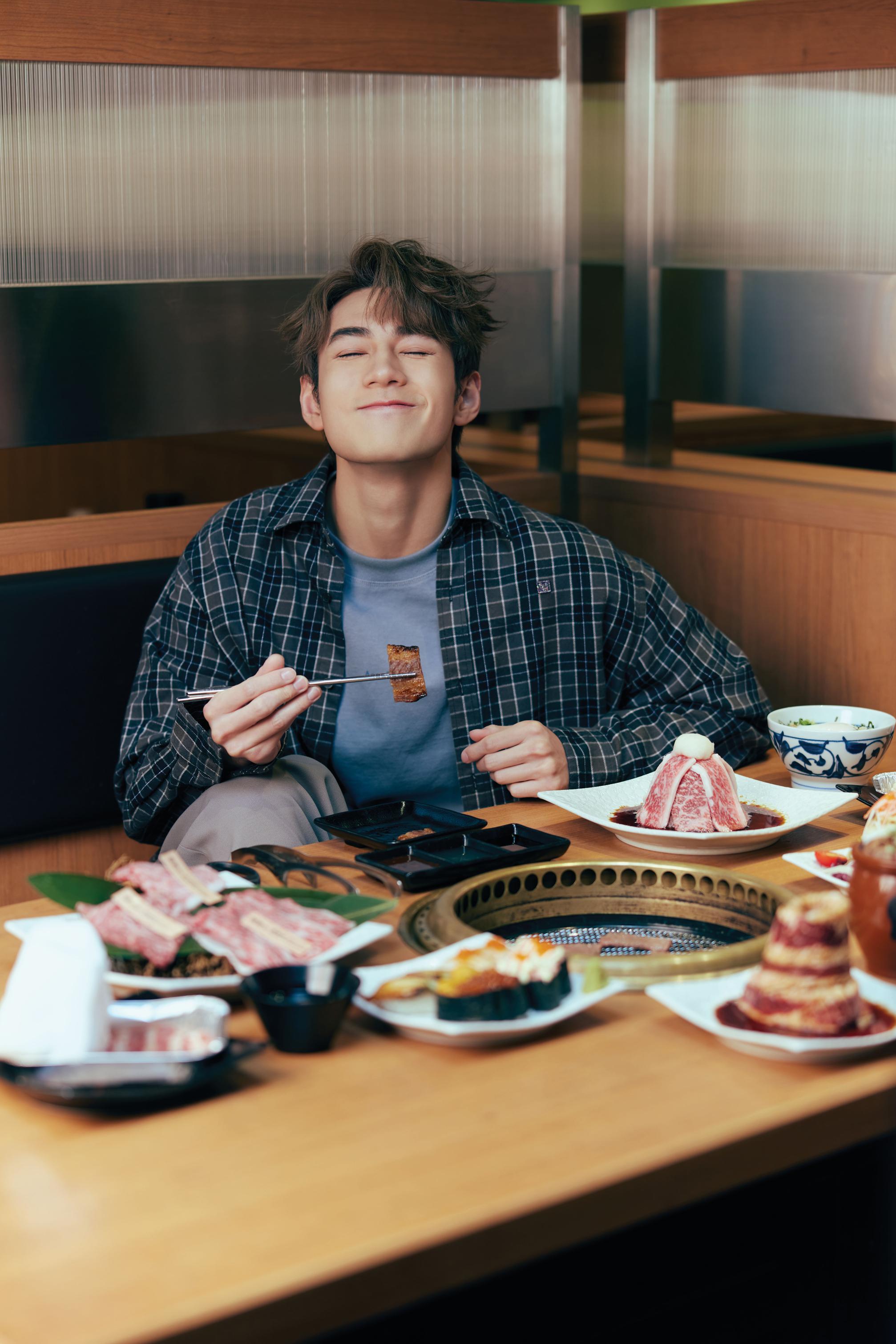 Jeffrey一臉滿足,冧死人。