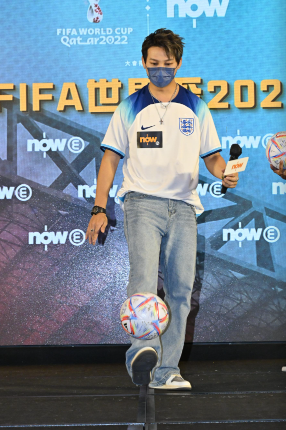 保錡在活動中大展球技。