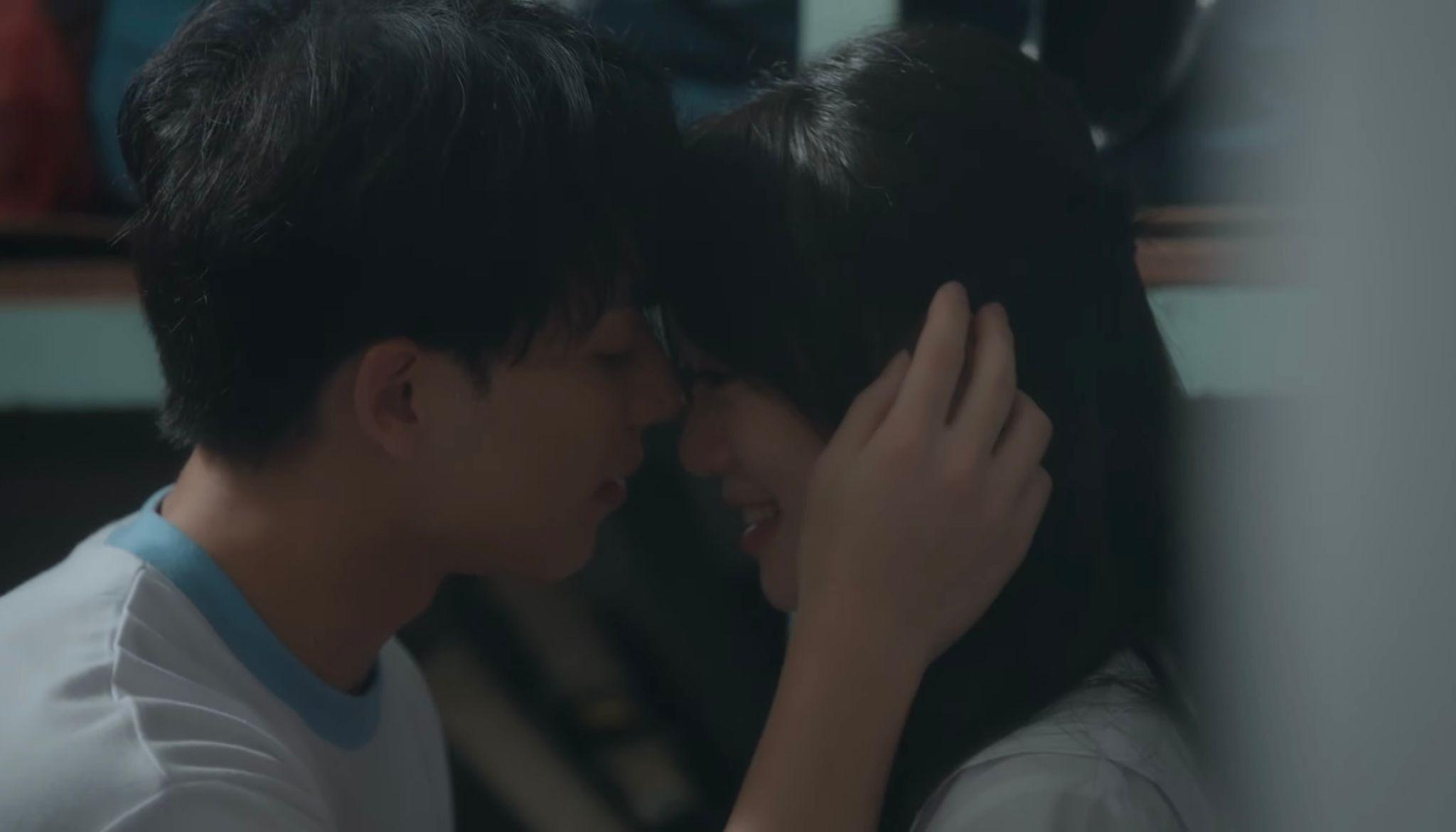 校花冠軍510亦有演出,MV交代Stone出軌與510偷情。