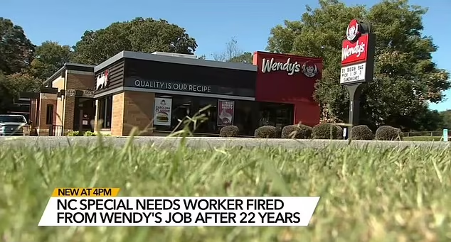 Dennis Peek喜歡在Wendy's的工作,一做便20年。(互聯網)