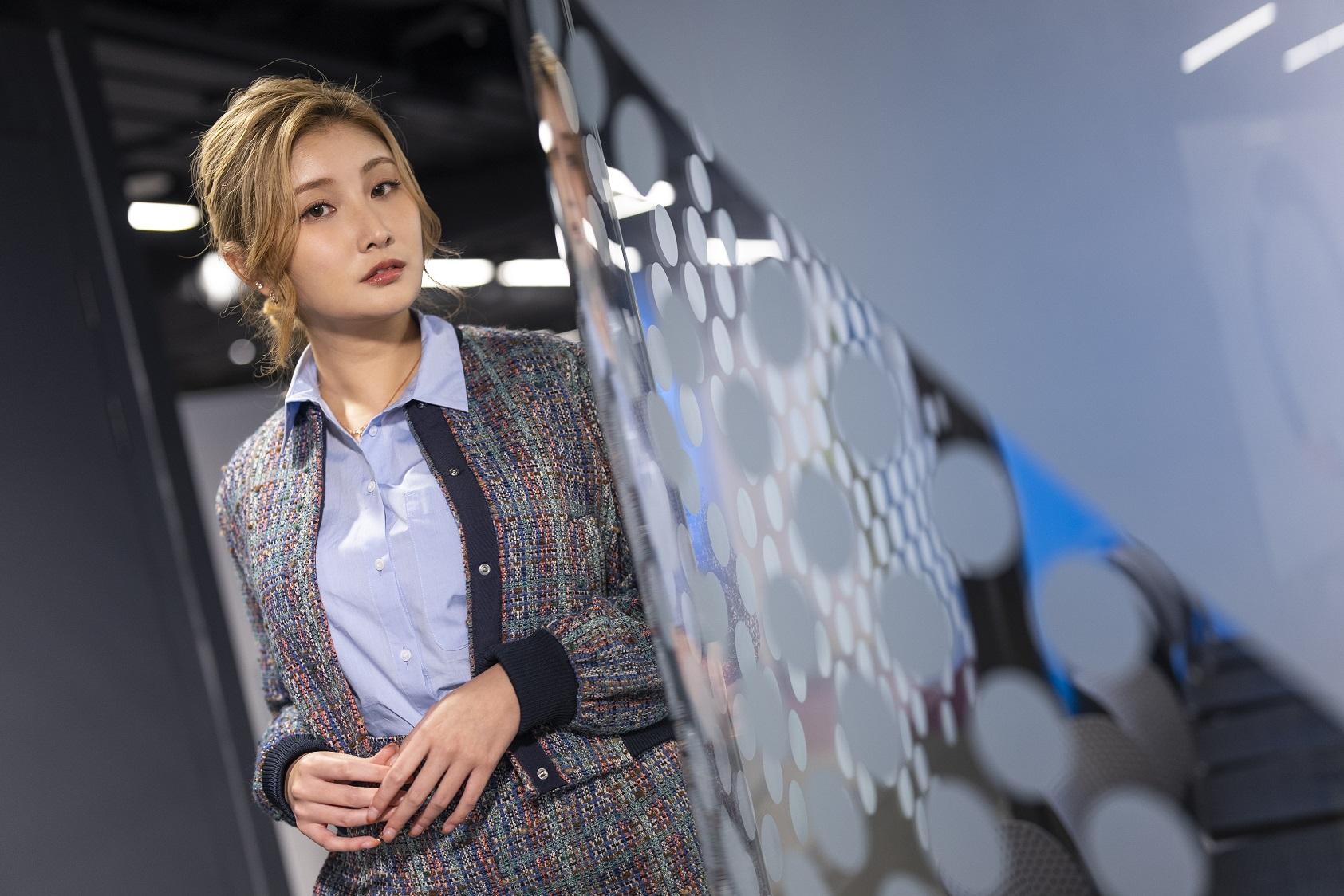 沈殷怡為演母親角色,向沈媽媽請教為母之道。(陳奕釗攝)