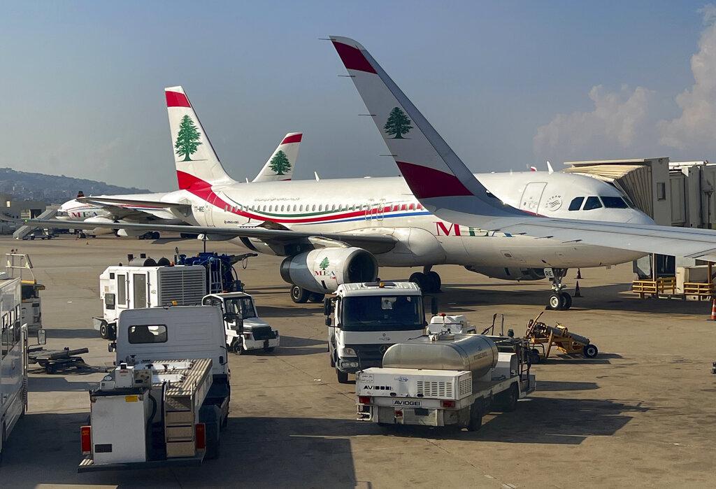 事發前數日,中東航空客機停泊貝魯特機場。(美聯社)