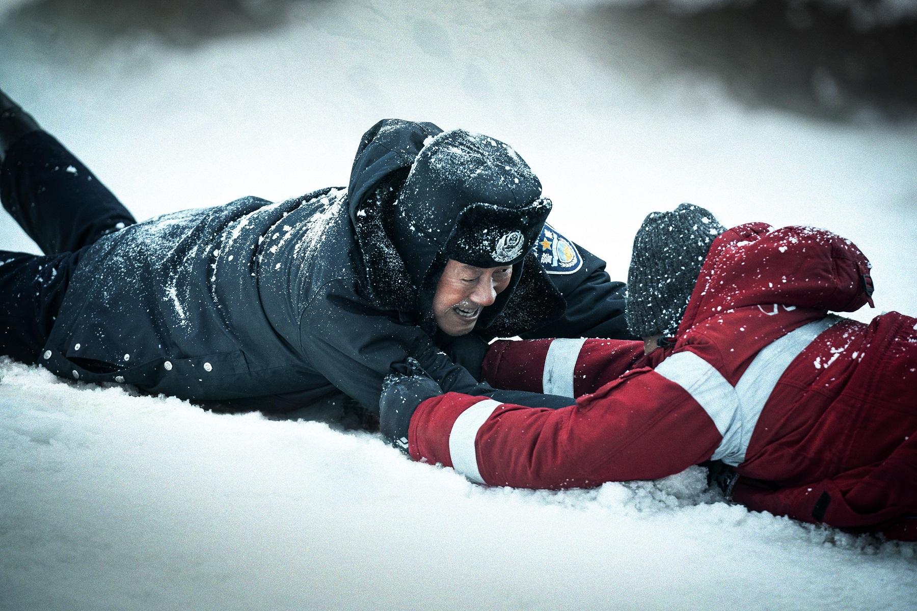 侯天來、甄子丹生死一線。(《搜救》劇照)