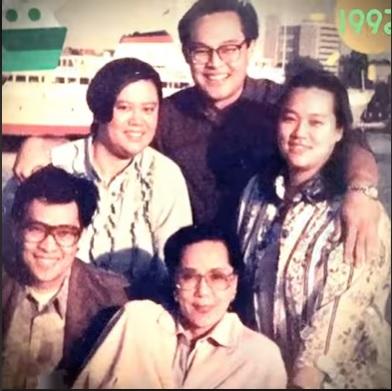 嘉玲與家人定居泰國,已甚少公開露面。