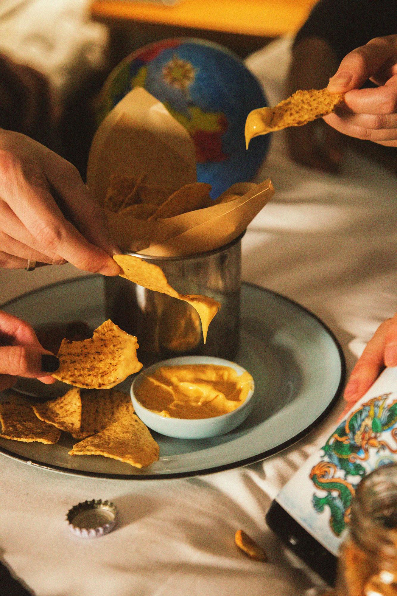 墨西哥粟米脆片配番茄莎莎及芝士醬