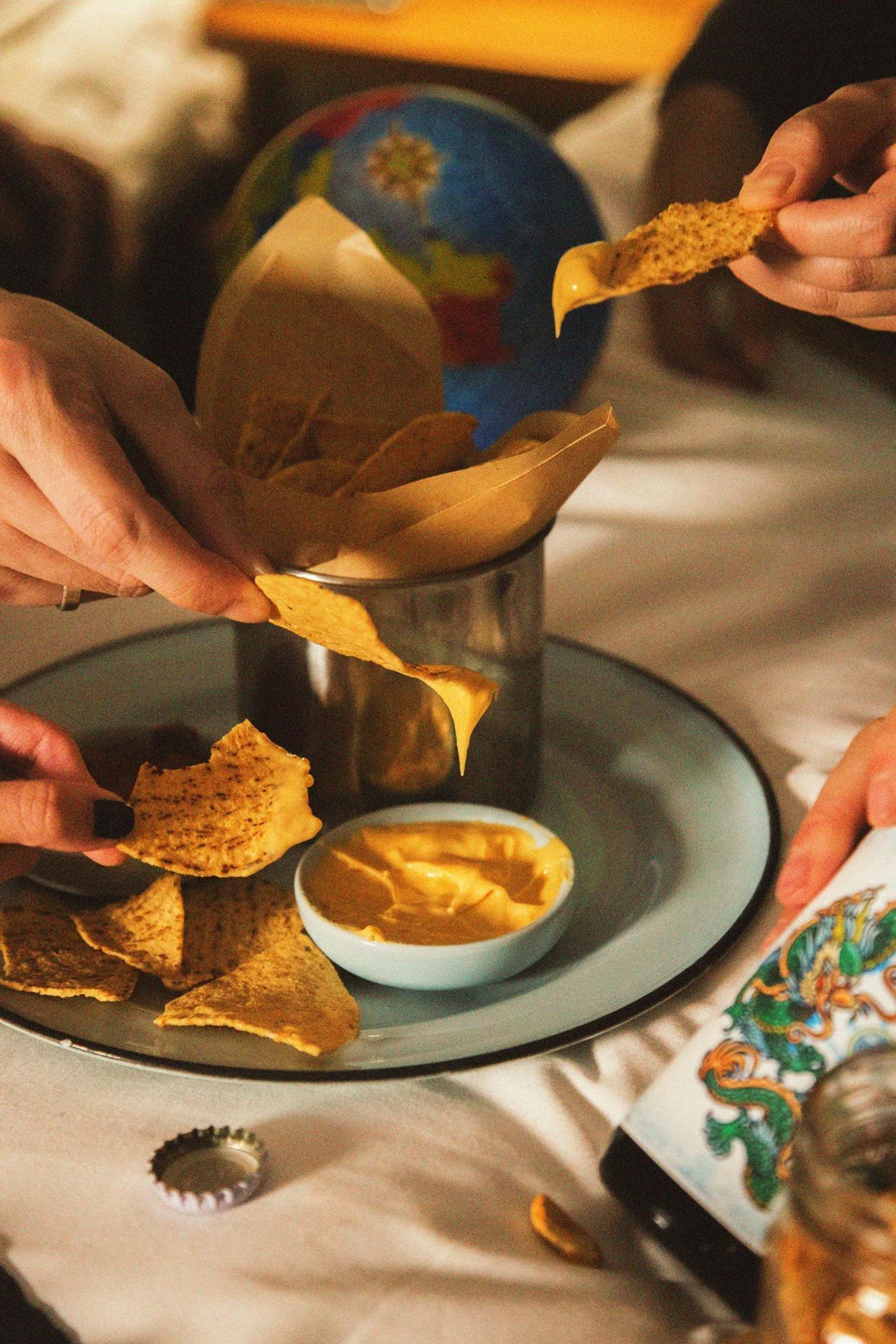 墨西哥粟米脆片配番茄莎莎及芝士醬