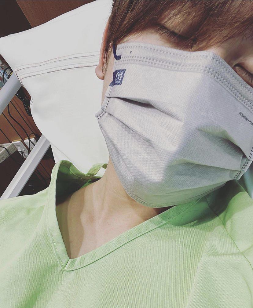 姜濤完成手術後,上載照片報平安。