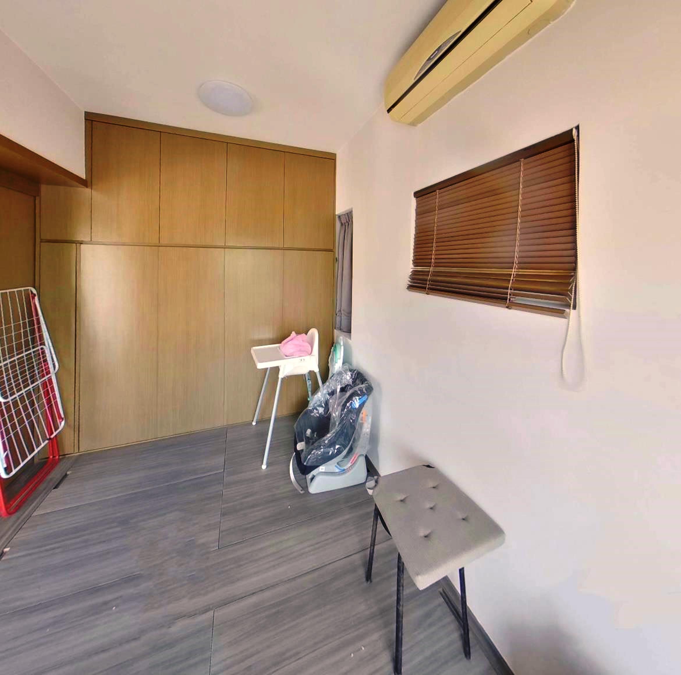 房間間隔四正見使。