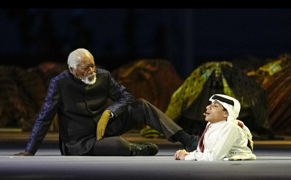 摩根費曼與世界盃大使Ghanim al Muftah宣傳共融信息。