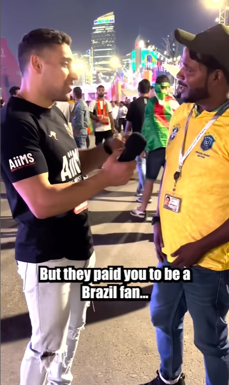 其中一人自稱是阿根廷球迷,只是收錢「轉會」。(影片截圖)