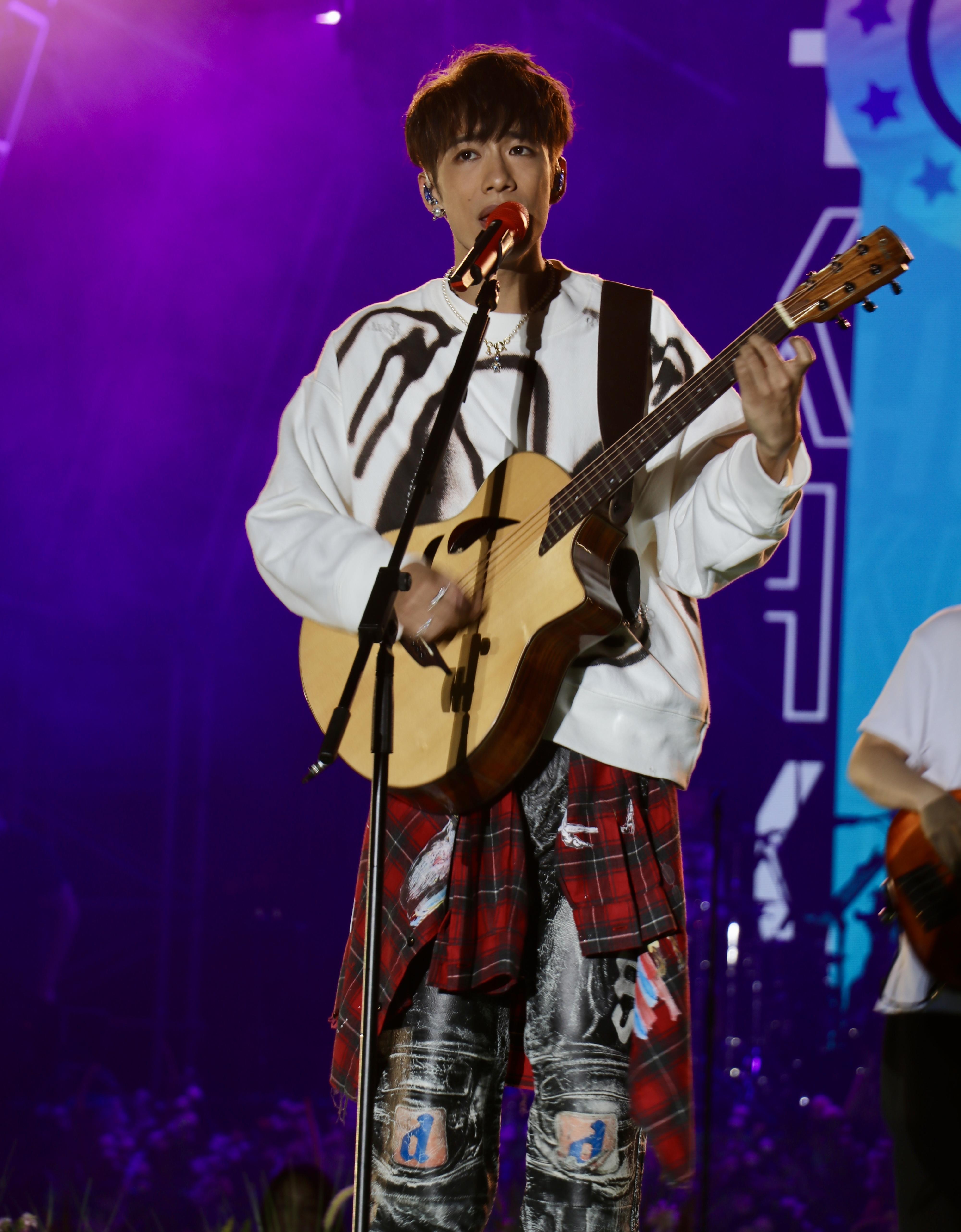 洪嘉豪特地為個唱苦練結他半年,並感激陳蕾願意借出結他。