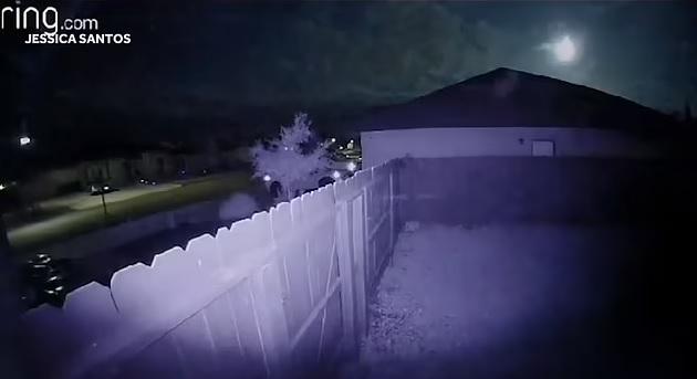 居民拍到天空出現火球。(互聯網)