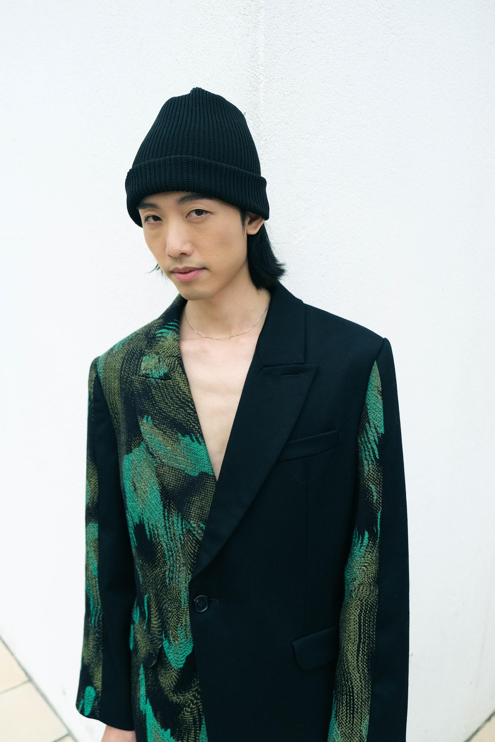 由樂隊結他手成為創作歌手,盧華直言仍未適應一個人在台上唱歌。