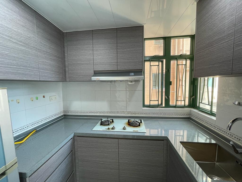 闊大的廚房,實用又光猛。