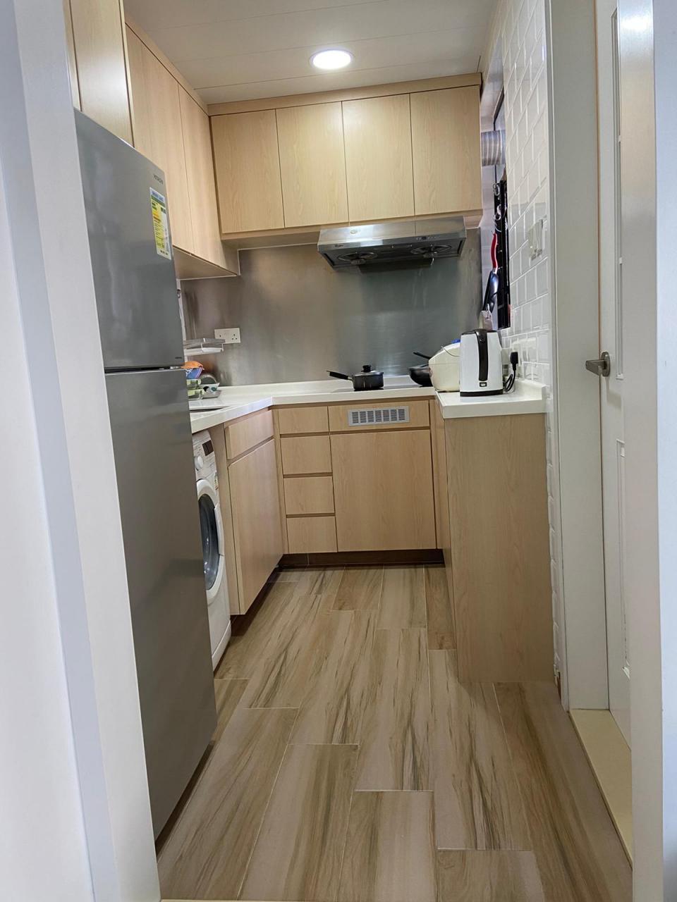 廚房配套簇新美觀,新買家可保留使用。
